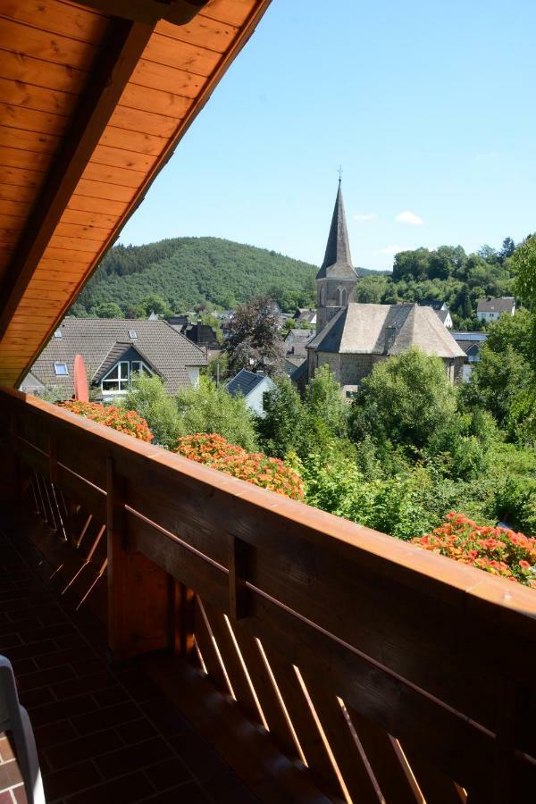 Ferienwohnung Burgblick Bilstein Exterior photo